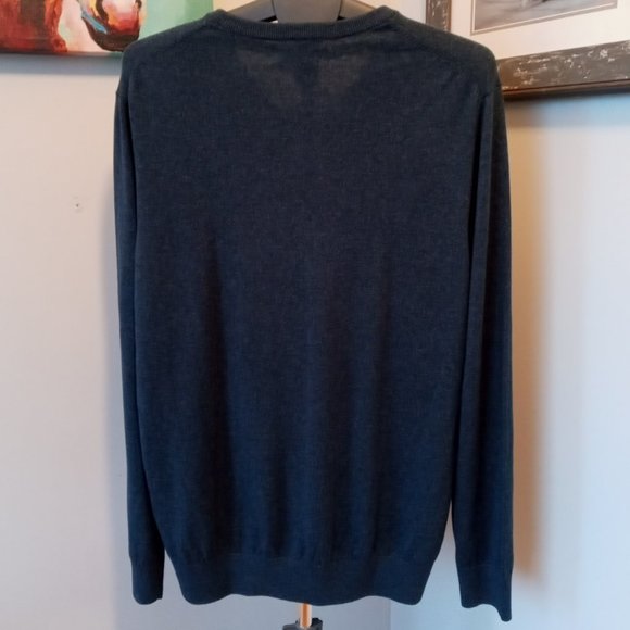 Denver Hayes navy v-neck sweater Size Large NWT - Picture 2 of 7